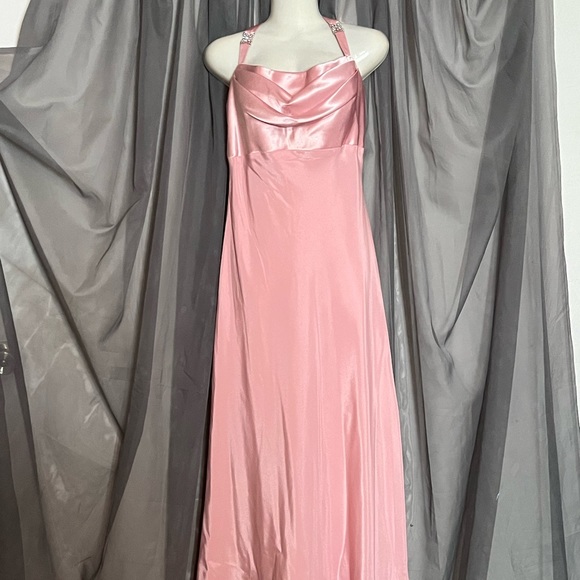 Ladies Blush formal dress - Picture 2 of 8